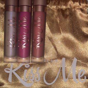 2 matte lipstick, 1 gloss